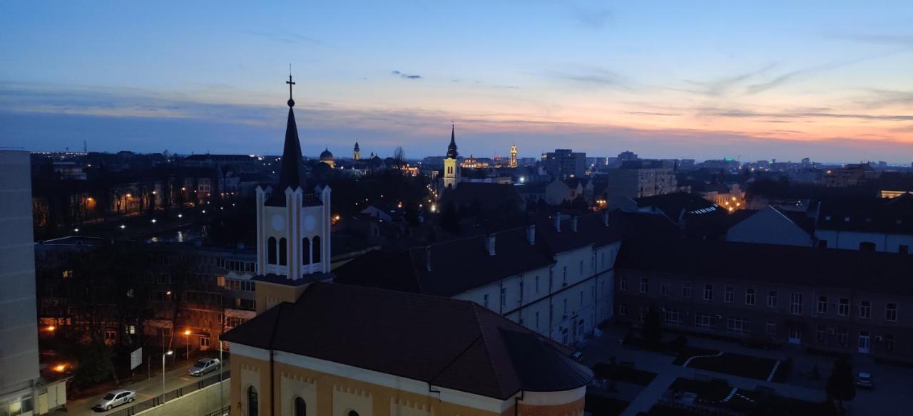 Over The City Орадя Экстерьер фото