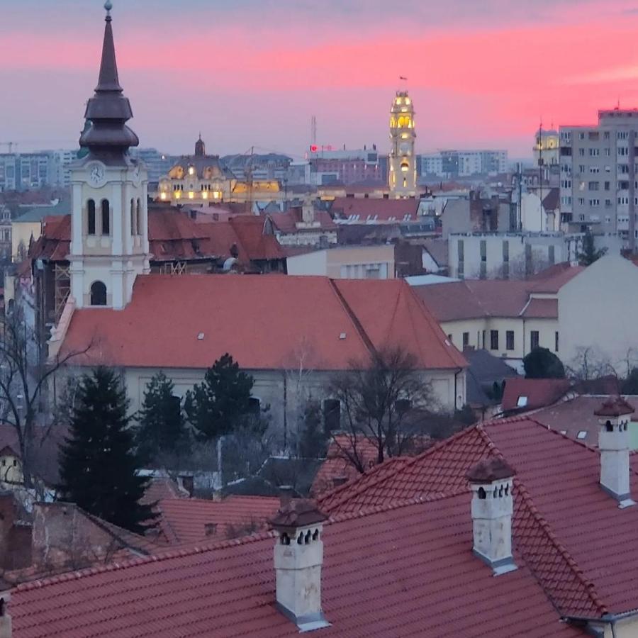 Over The City Орадя Экстерьер фото