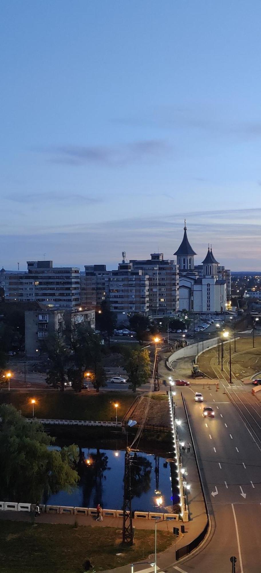 Over The City Орадя Экстерьер фото