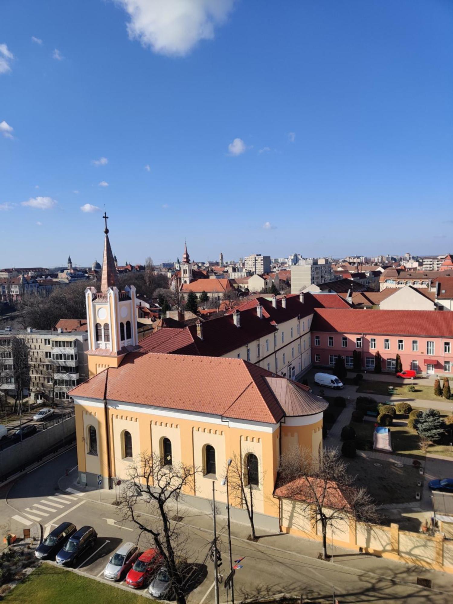 Over The City Орадя Номер фото